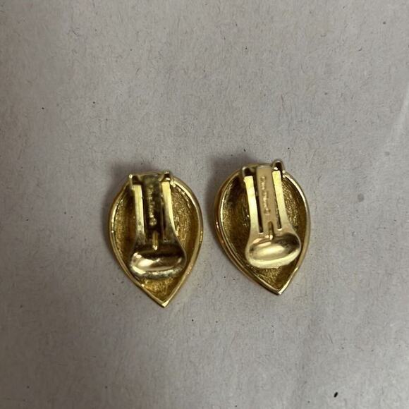 ‎CHRISTIAN DIOR SIGNATURE EARRINGS - Picture 3 of 5